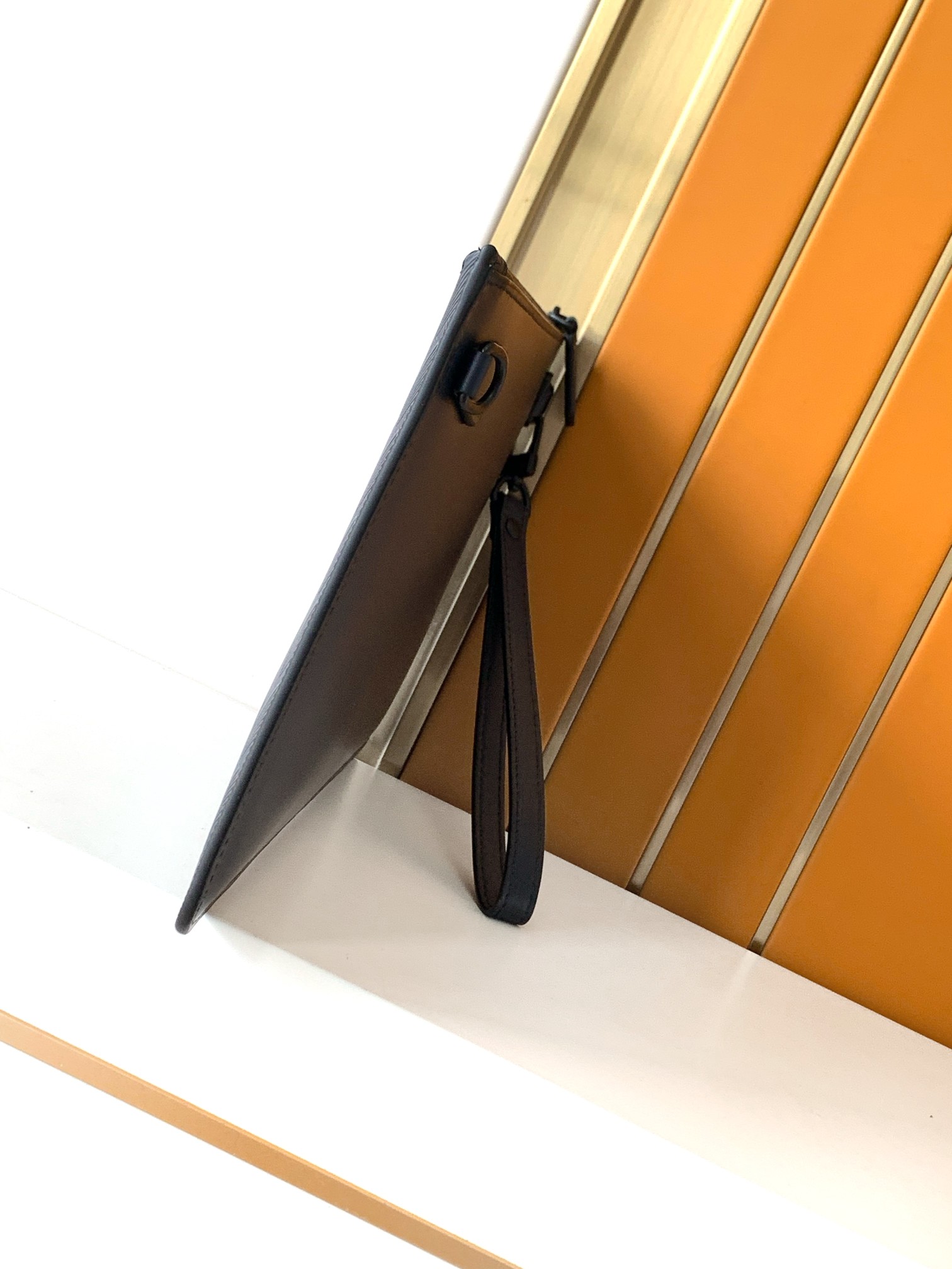 Men's Embossed Leather Clutch  - Card Top Loader recension och pris